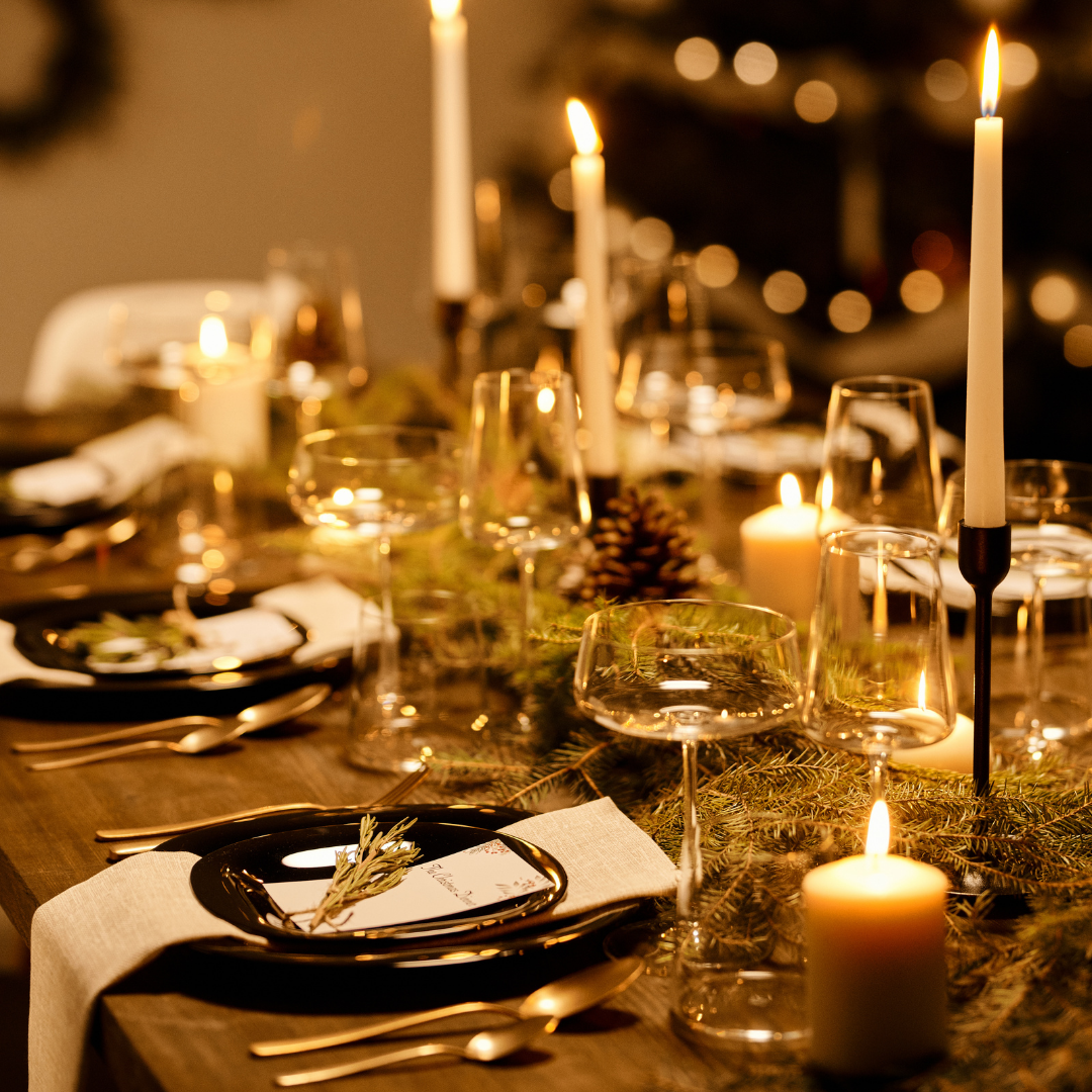 Une Table bien décorée, un repas de Noël, c'est parti pour les fêtes de fin d'année 
